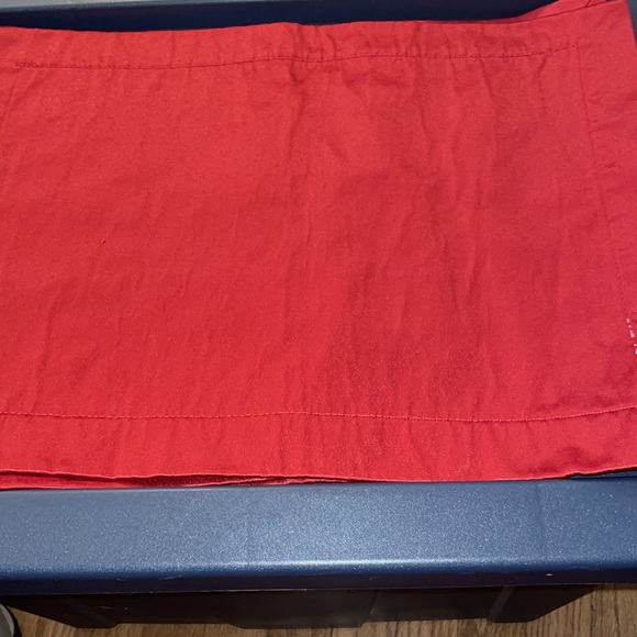 Set of 4 Placemats. Unbranded. 17.5 x 13. Waffle like texture. DEEP RED. Nice! - Picture 6 of 7